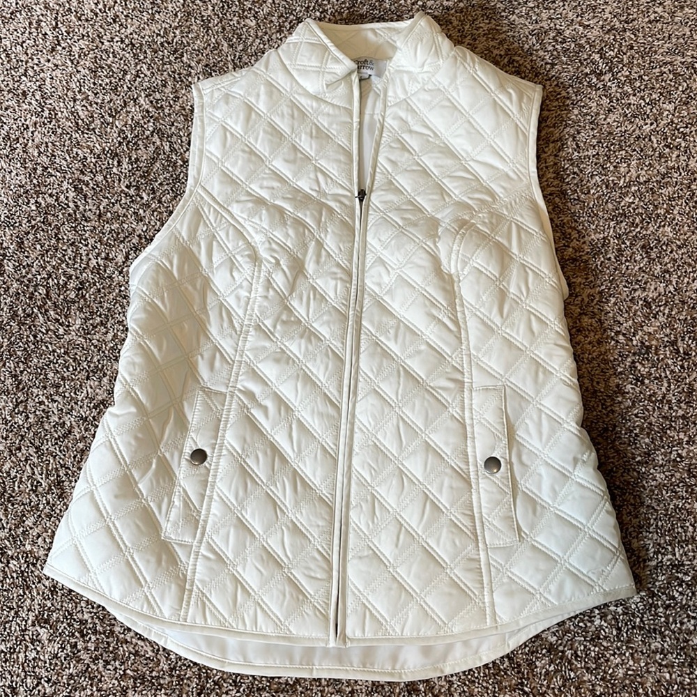 Croft & barrow white vest. Size small. Never worn